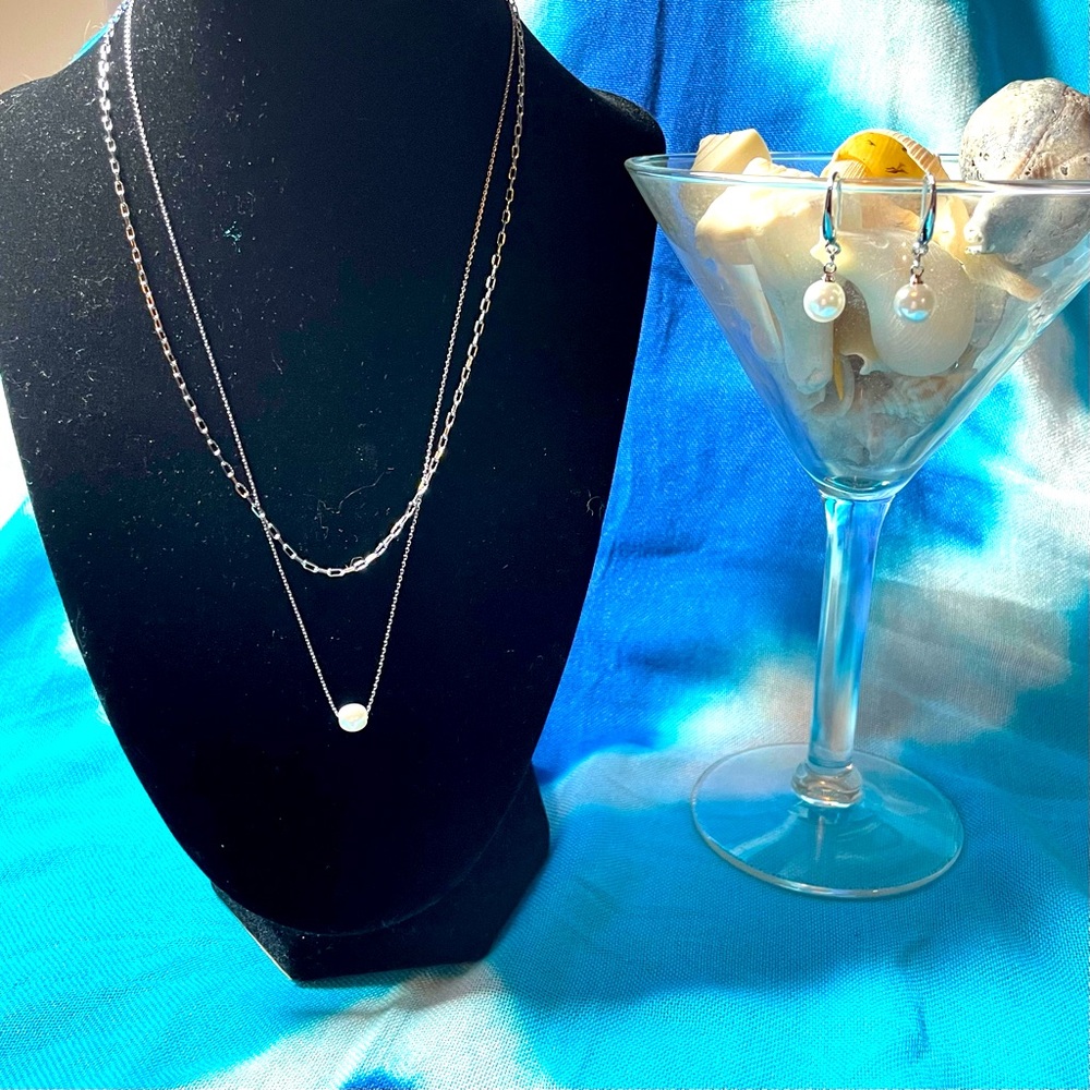 Statement Set of Pearl Necklace and Earrings
